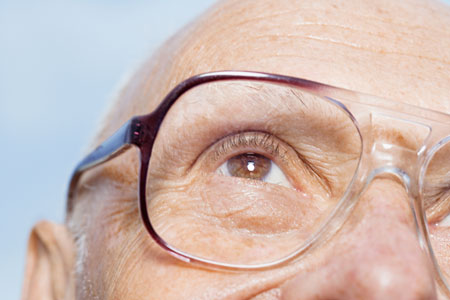 ainés avec lunettes